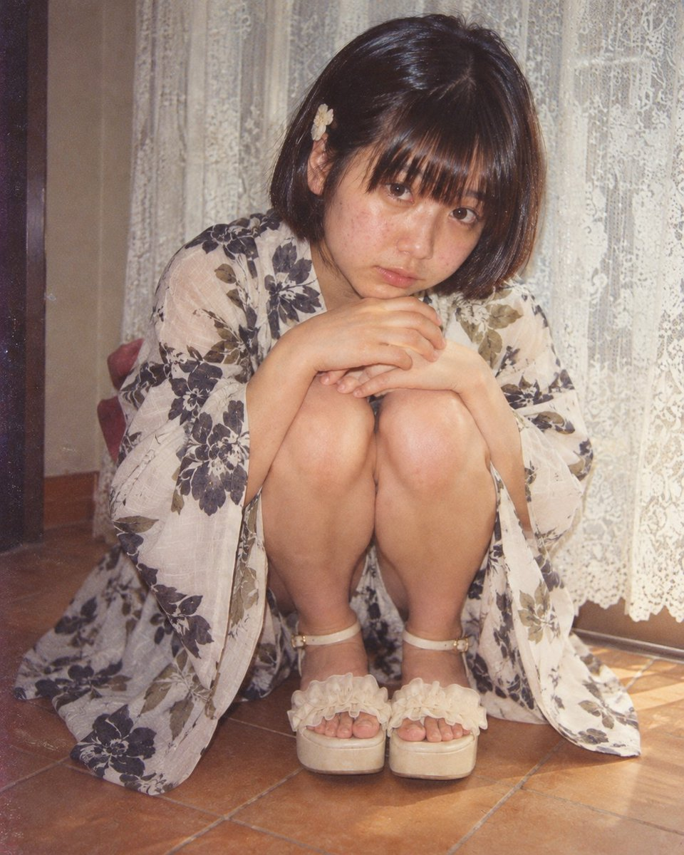 Example generated from “Showa Retro Portrait of Girl in Floral Kimono”