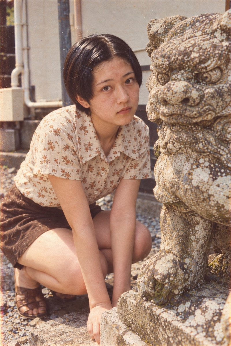 Example generated from “Showa Retro Portrait: Woman and Stone Statue”