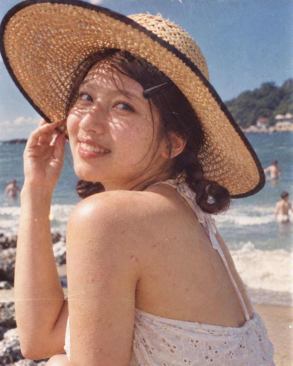 Example generated from “Showa Retro Beach Portrait”