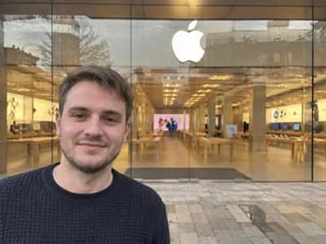 Example generated from “Amateur Apple Store Photography”